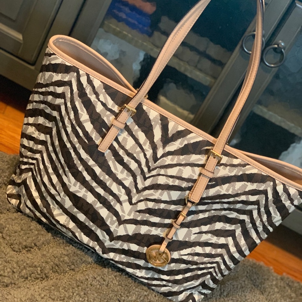 Michael Kors - Picture 2 of 4